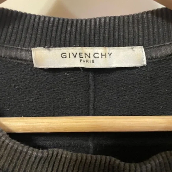 ** VINTAGE** GIVENCHY ROTTWEILER CREWNECK ** RARE** - Picture 4 of 6